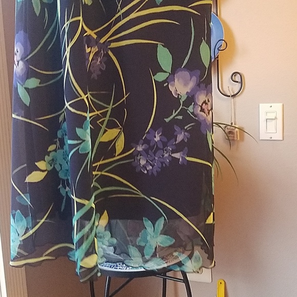 Dress - Picture 3 of 4